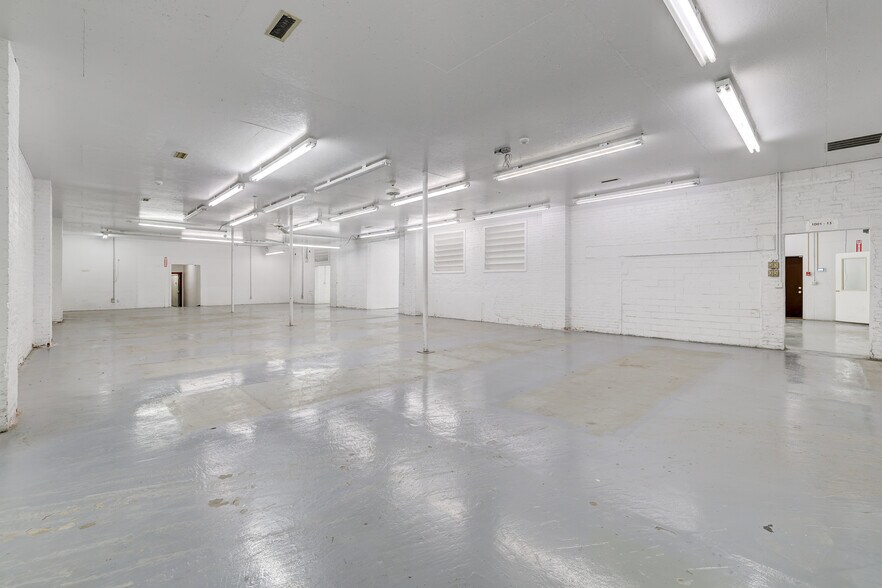 More Photos Of 309 South St, Pella Industrial For Sale