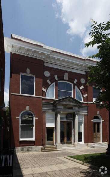 More Photos Of 306-310 Public Sq, Franklin Storefront For Lease