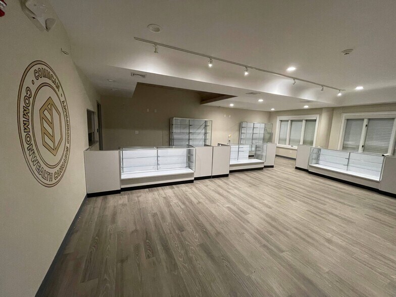 More Photos Of 255 Turnpike Rd, Southborough Freestanding For Lease