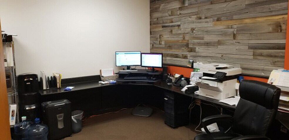 More Photos Of 850 W Bartlett Rd, Bartlett Medical For Sale