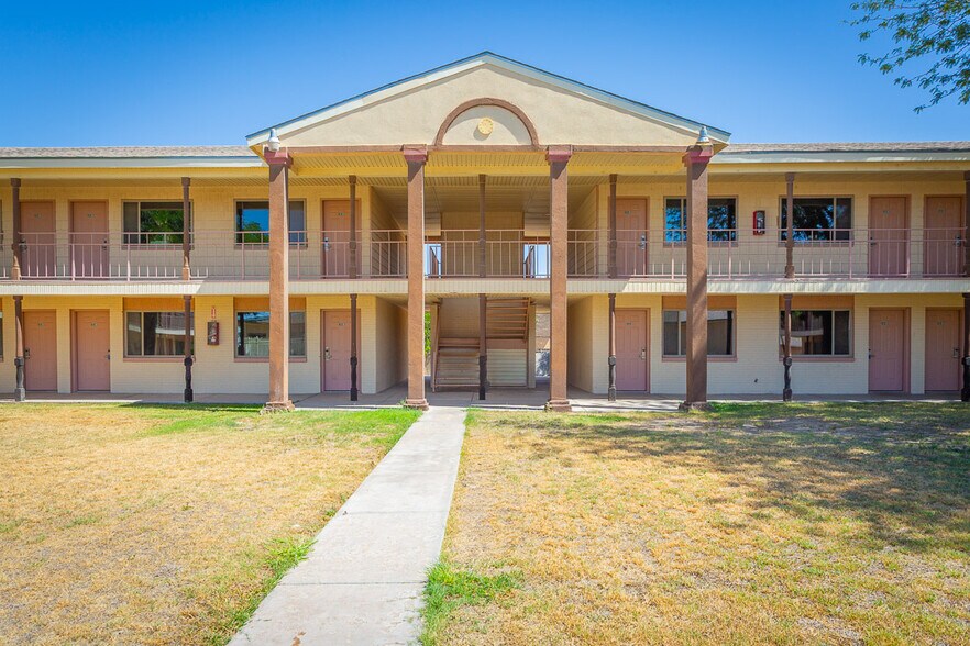 More Photos Of 2803 W 2nd St, Roswell Hotel For Sale
