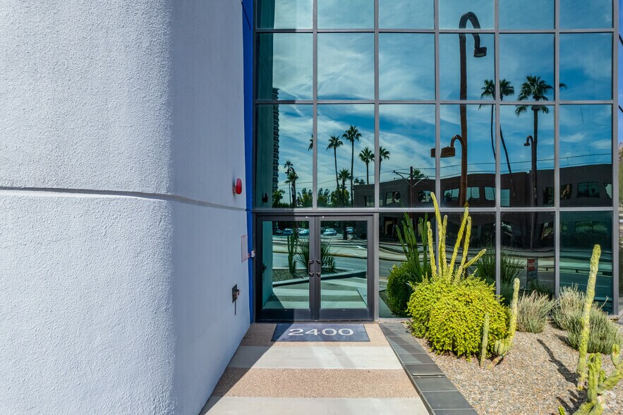 More Photos Of 2400 N Central Ave, Phoenix Office For Lease