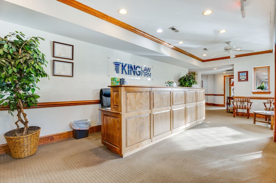 More Photos Of 112 Old Bridge St, Jacksonville Office For Sale