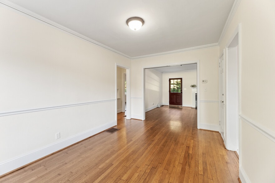 More Photos Of 114 Bulloch Ave, Roswell General Retail For Lease