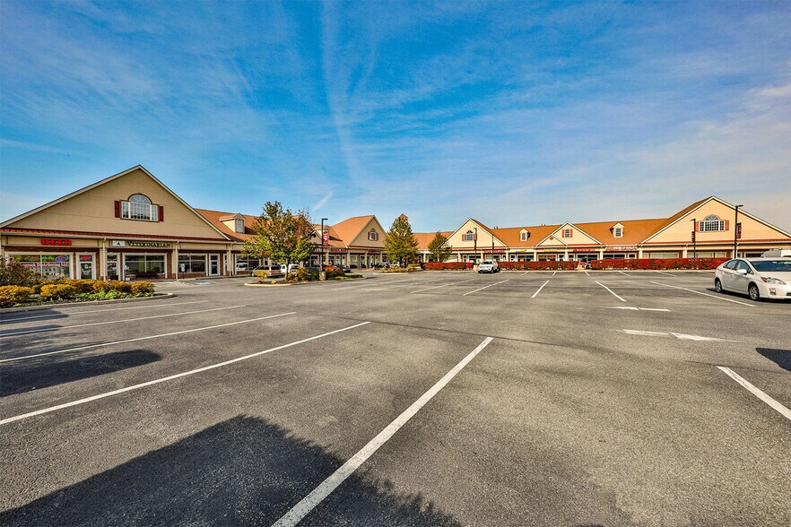 More Photos Of 850 Golden Dr, Blandon Unknown For Lease