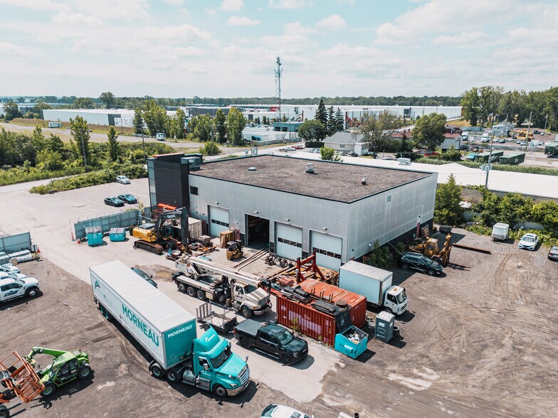 More Photos Of 5281 Boul Cléroux, Laval Warehouse For Lease