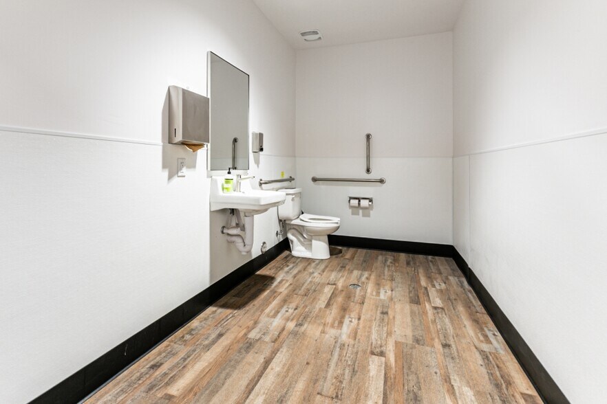 More Photos Of 5680 Browns Canyon Rd, Peoa Showroom For Lease