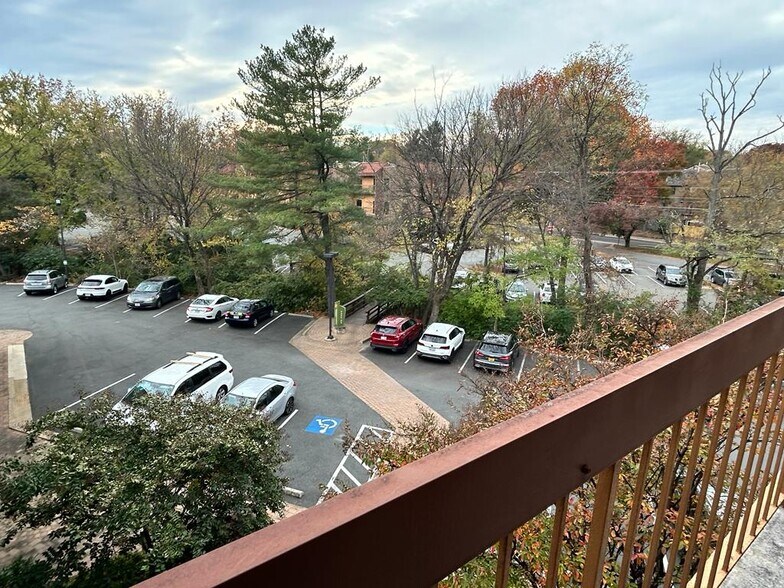 More Photos Of 450 Maple Ave E, Vienna Medical For Lease