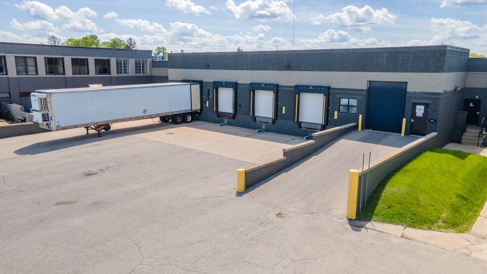 More Photos Of 4200 N Holton St, Milwaukee Warehouse For Lease