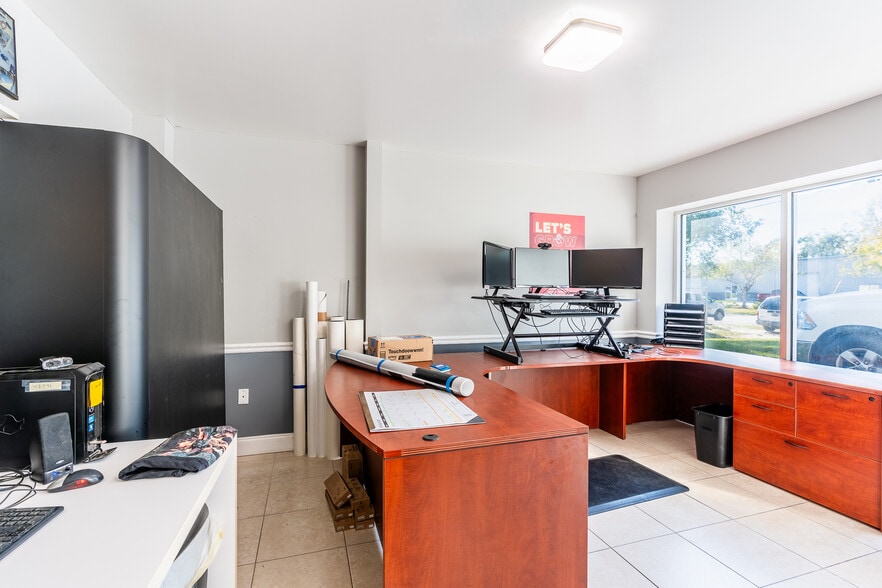 More Photos Of 820 35th Ct, Vero Beach Warehouse For Sale