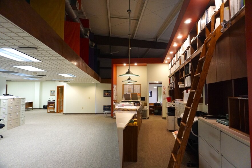More Photos Of 4103 New Court Ave, Syracuse Warehouse For Lease