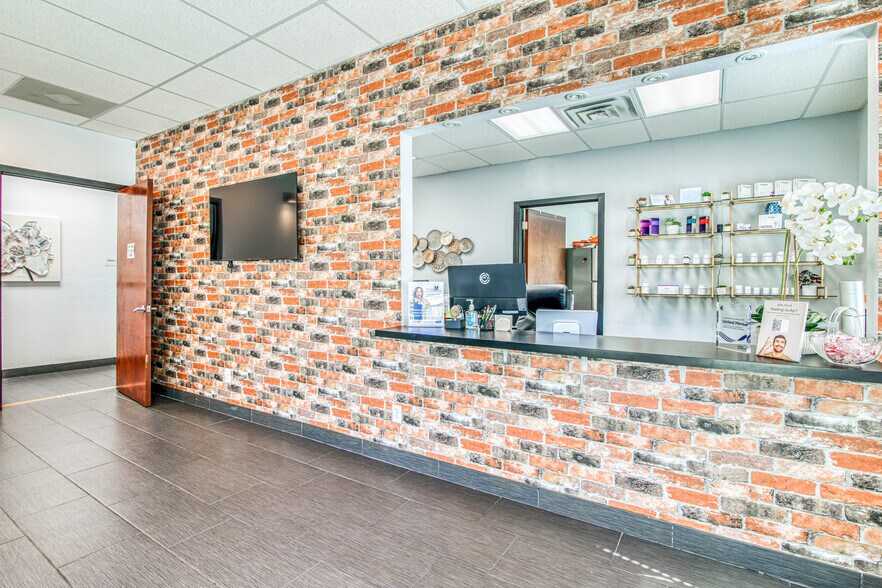 More Photos Of 550 S Mesa Hills Dr, El Paso Medical For Lease