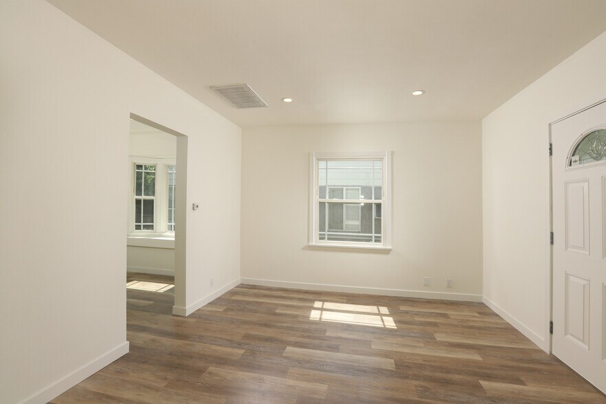 More Photos Of 1004 W Clark Ave, Burbank Apartments For Sale