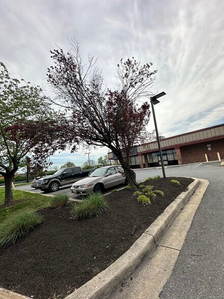 More Photos Of 5049-5057 Garrett Ave, Beltsville Freestanding For Lease