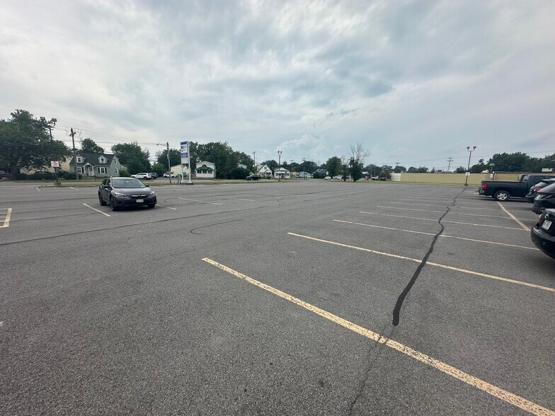 More Photos Of 4407 Military Rd, Niagara Falls Storefront Retail Office For Lease