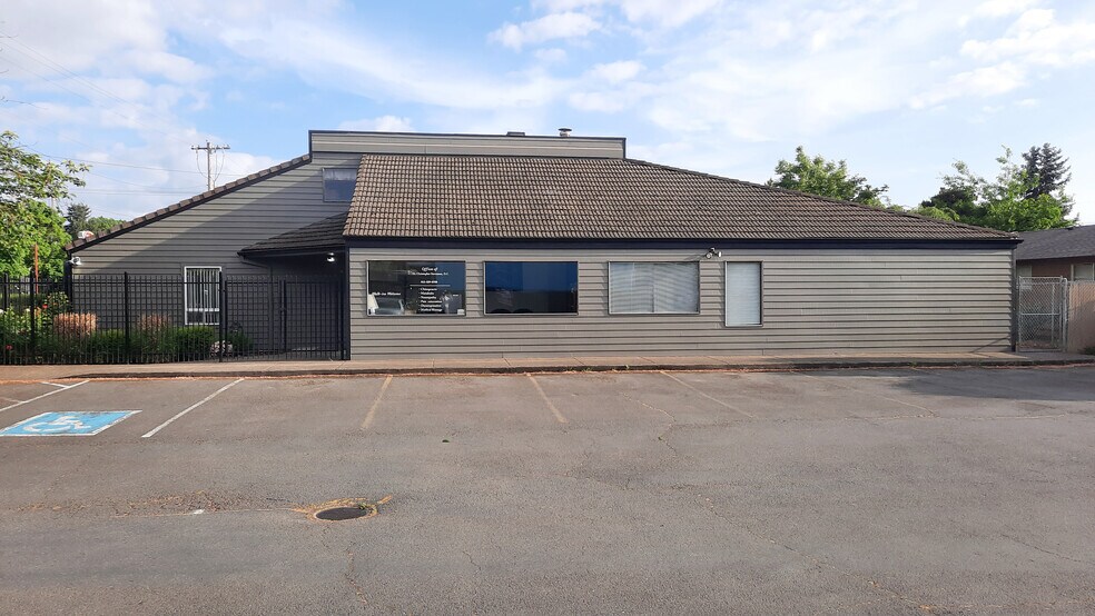 More Photos Of 2999 Market St NE, Salem Office For Sale