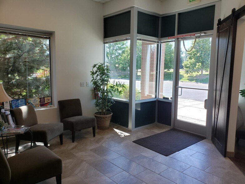 More Photos Of 621 Southpark Dr, Littleton Showroom For Lease