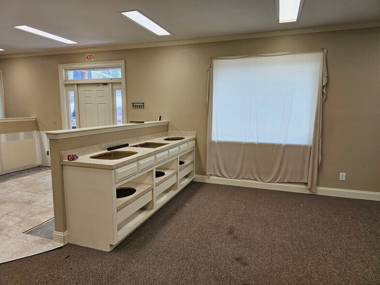 More Photos Of 301 Ramblin Rd, West Columbia Office For Sale