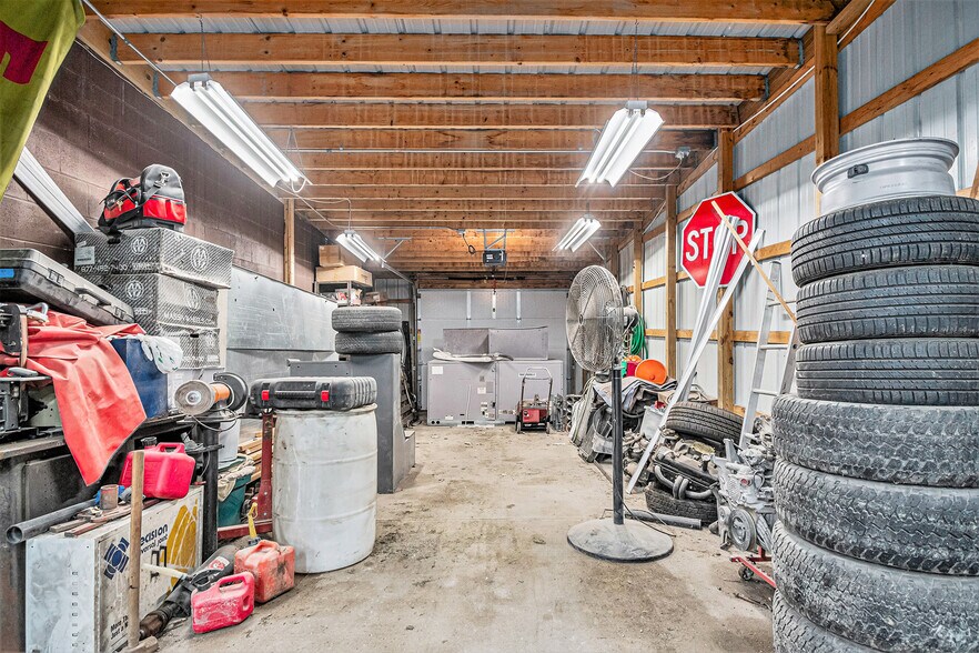 More Photos Of 1023 N 16th St, Council Bluffs Auto Repair For Sale