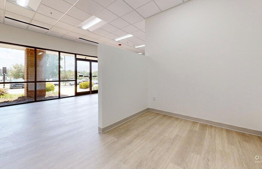 More Photos Of 2701-2709 Noblin Rd, Raleigh Light Distribution For Lease
