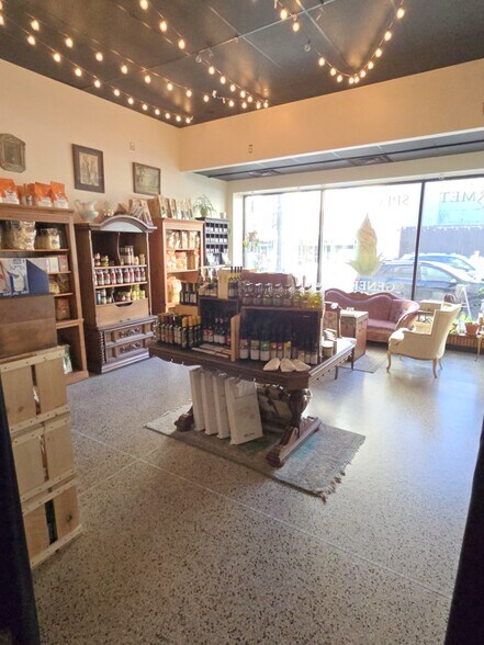 More Photos Of 215 W College Ave, Appleton Storefront Retail Residential For Sale