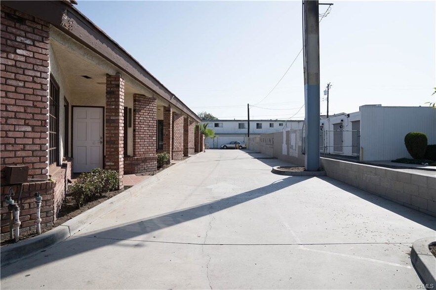 More Photos Of 10616-10622 Katella Ave, Anaheim Loft Creative Space For Sale