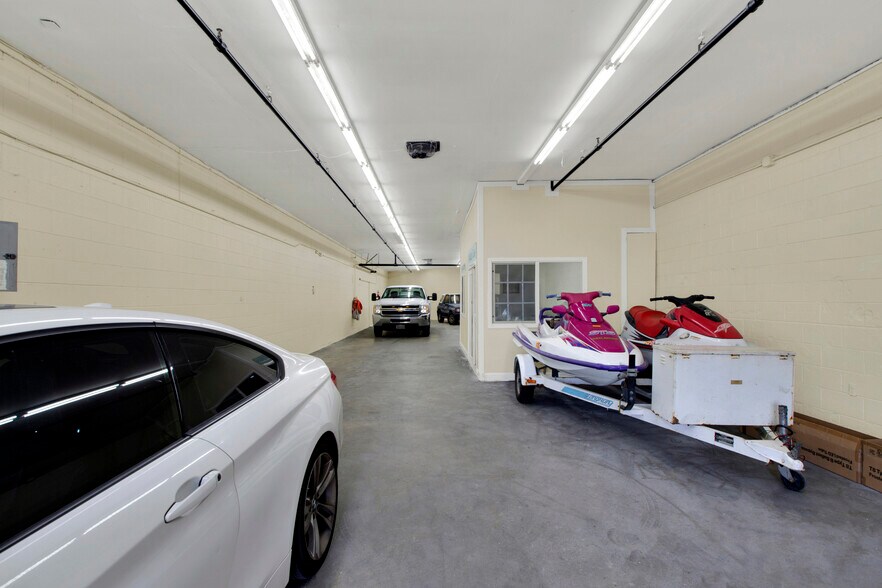 More Photos Of 4821 University Ave, San Diego Auto Repair For Lease