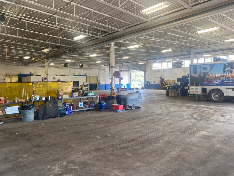 More Photos Of 5105-5151 Loraine St, Detroit Warehouse For Sale