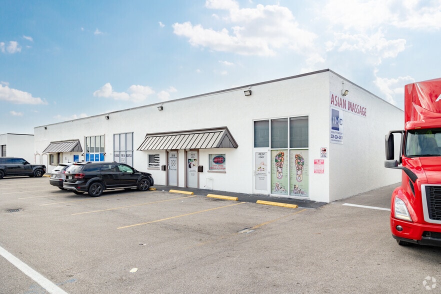 More Photos Of 2012-2024 Beacon Manor Dr, Fort Myers Unknown For Lease