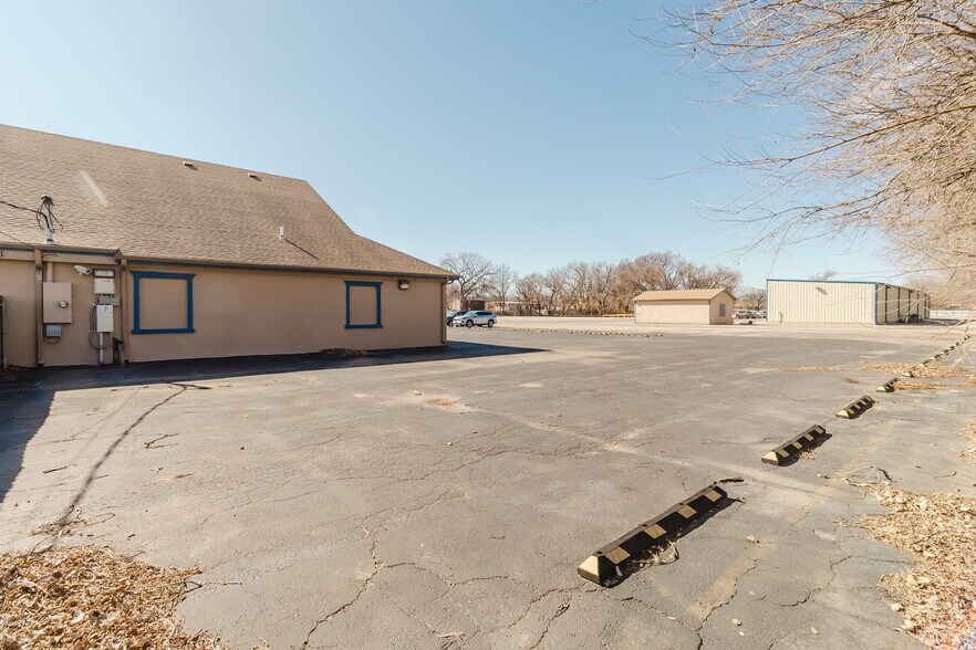 More Photos Of 3101 S Broadway St, Wichita Freestanding For Sale