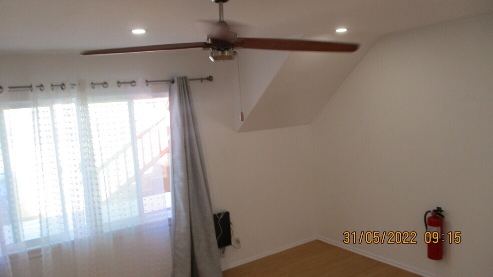 More Photos Of 225-227 Manhattan Beach Blvd, Manhattan Beach Storefront Retail Office For Lease