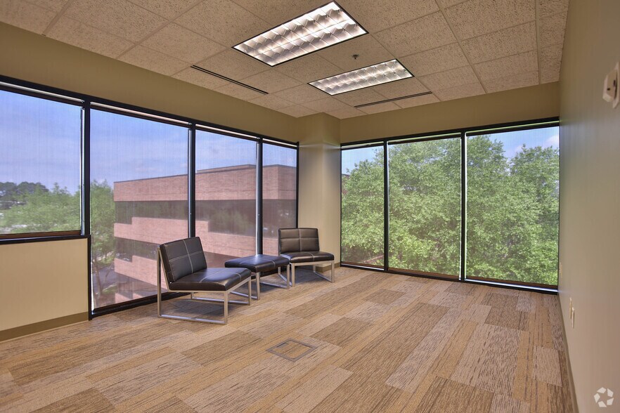 More Photos Of 124 Verdae Blvd, Greenville Office For Lease