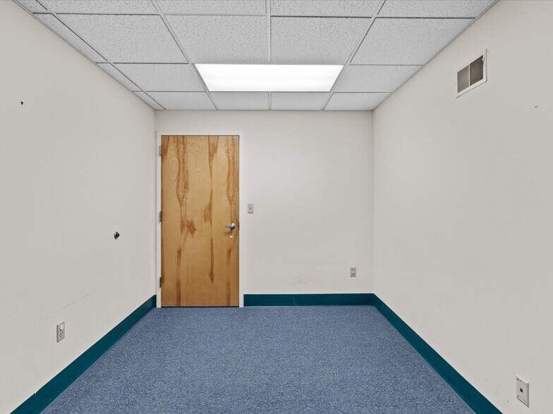 More Photos Of 1830 Route 209, Brodheadsville Office For Sale