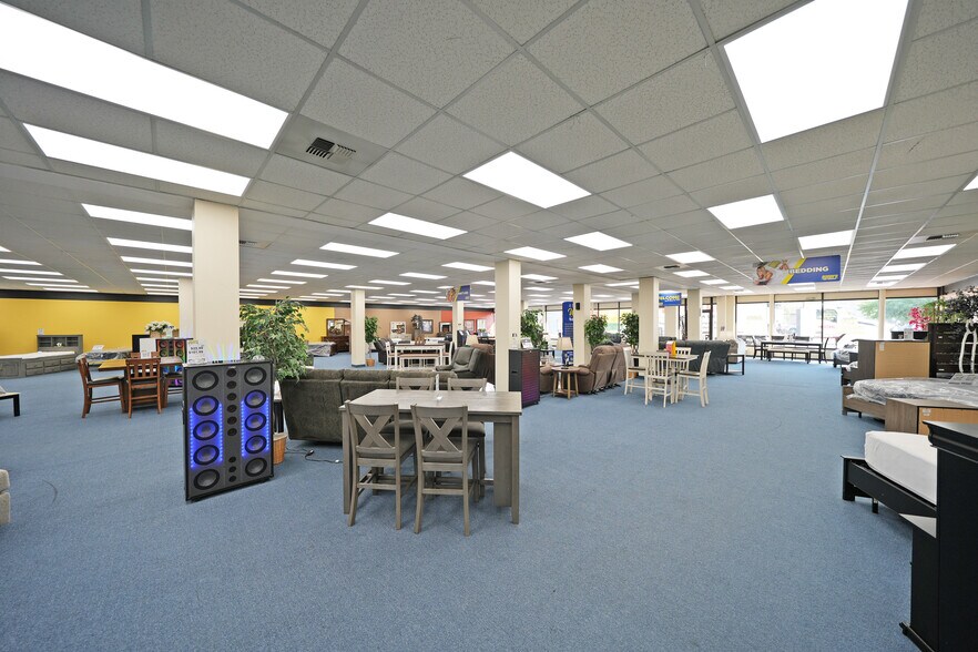 More Photos Of 24 S 1st St, Yakima Freestanding For Sale