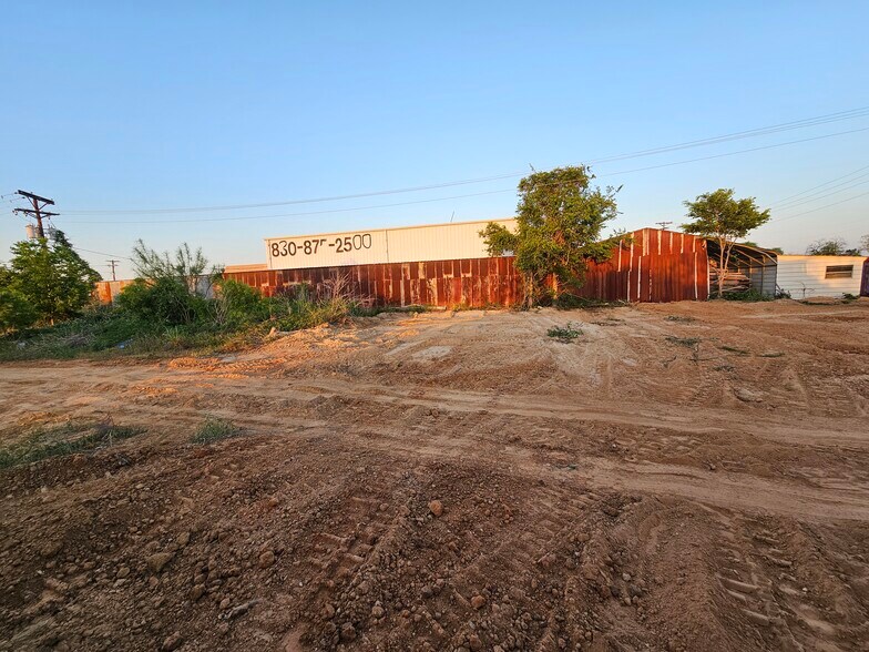 More Photos Of 333 Salvage Way, Luling Warehouse For Sale