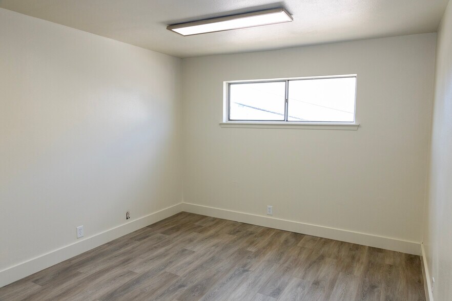 More Photos Of 307-311 Lombrano St, San Antonio Warehouse For Lease