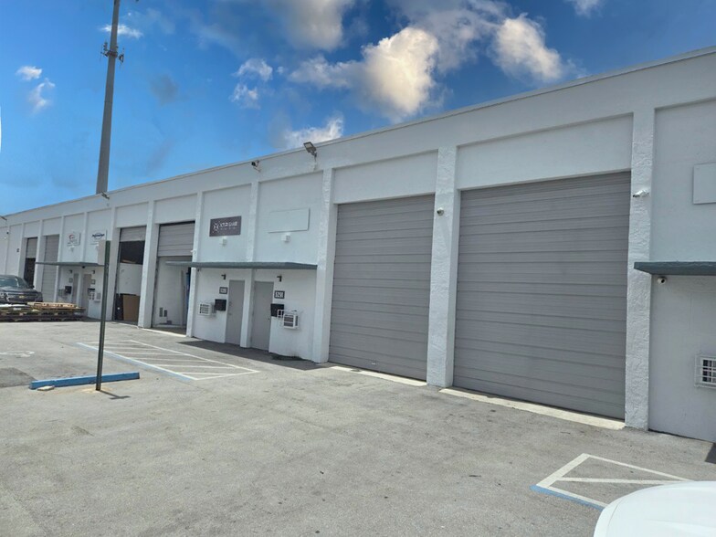More Photos Of 5220-5296 NW 163rd St, Miami Lakes Warehouse For Lease