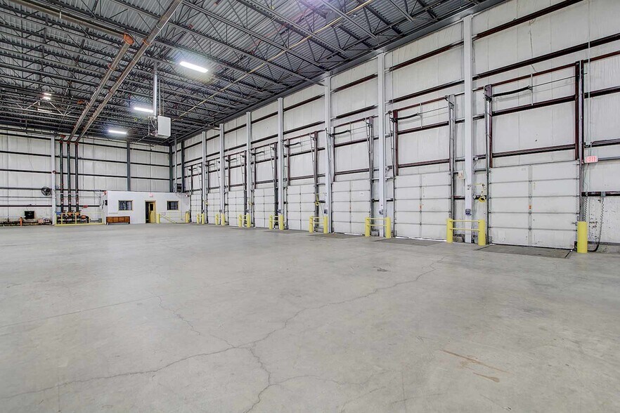 More Photos Of 4000 Auburn St, Rockford Distribution For Lease