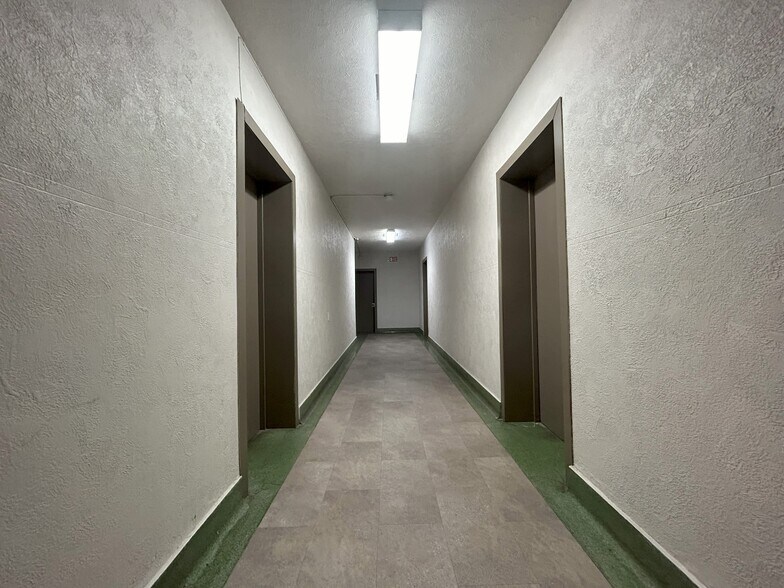 More Photos Of 832 King St W, Hamilton Apartments For Sale