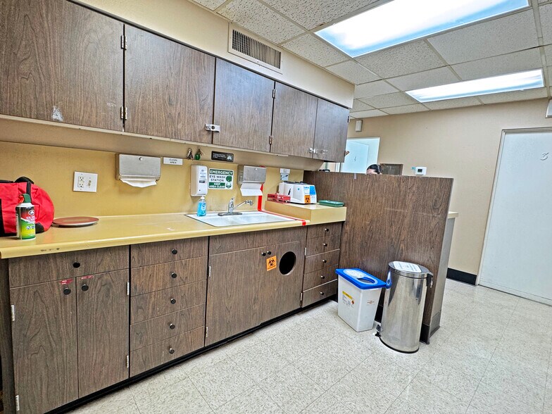 More Photos Of 1904 N Orange Grove Ave, Pomona Medical For Sale