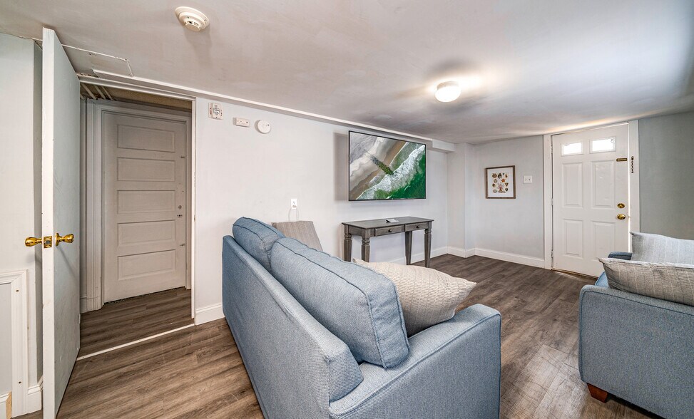 More Photos Of 617 E 8th St, Ocean City Hotel For Sale