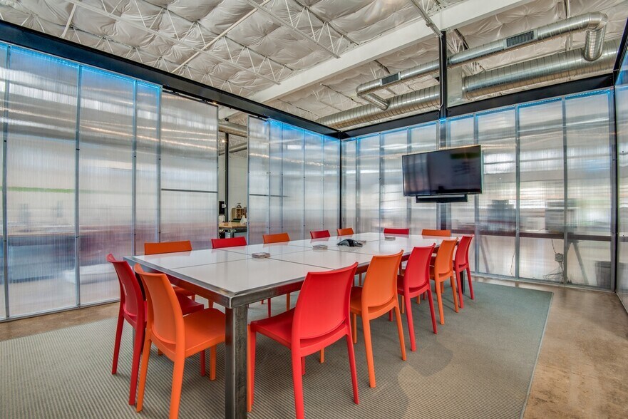 More Photos Of 4827-4841 Memphis St, Dallas Office For Sale