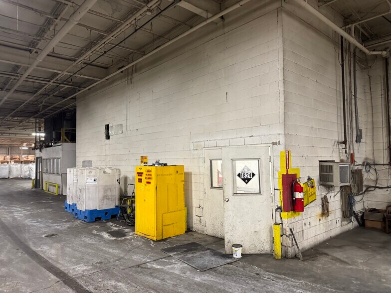 More Photos Of 1401 N Evans Ave, Evansville Warehouse For Sale