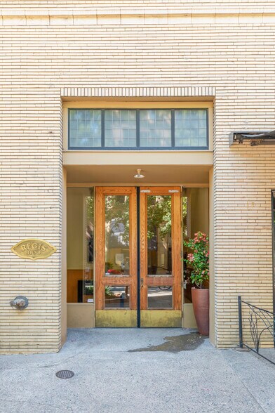 More Photos Of 1100-1106 11th St, Sacramento Office For Lease