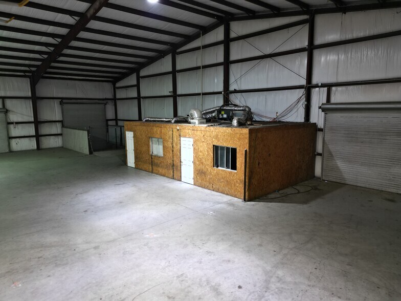 More Photos Of 1001 Dumont St, South Houston Distribution For Lease