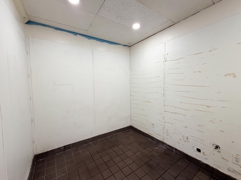 More Photos Of 217-223 E Maude Ave, Sunnyvale Storefront For Lease