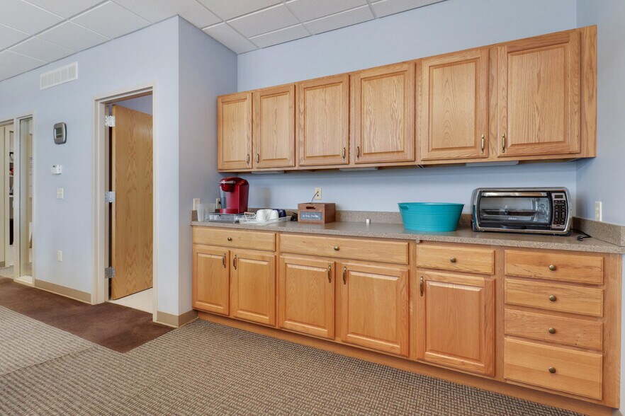 More Photos Of 407 Detroit Ave, Bloomington Office For Sale