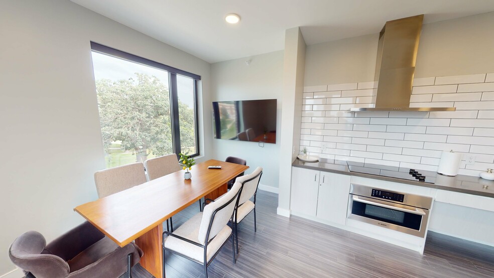 More Photos Of 2530 University Ave, Des Moines Apartments For Lease