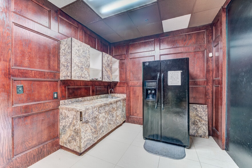 More Photos Of 324 Fm-1960 Rd, Houston General Retail For Sale