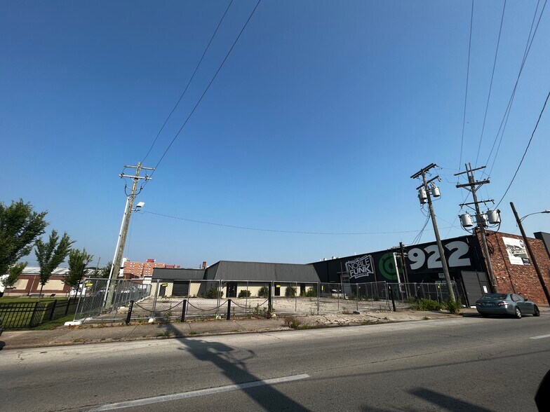 More Photos Of 942 S 2nd St, Louisville Light Distribution For Sale